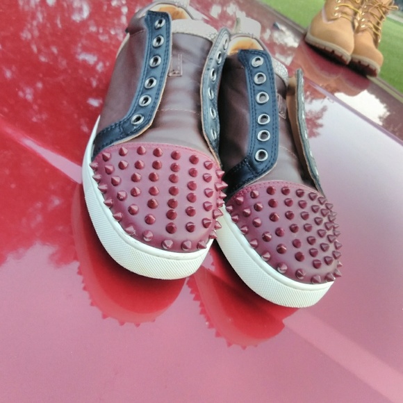 Christian Louboutin - Picture 3 of 4